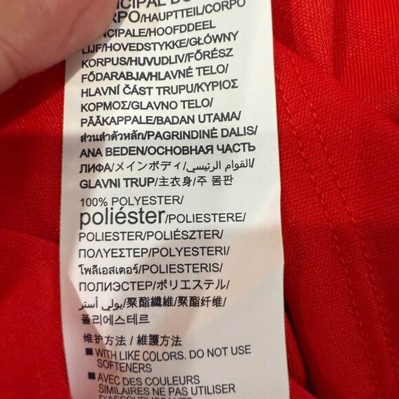 Under Armour NWT Athletic Heat Gear Soccer Jersey Women's Medium Loose Fit Red - Picture 9 of 9